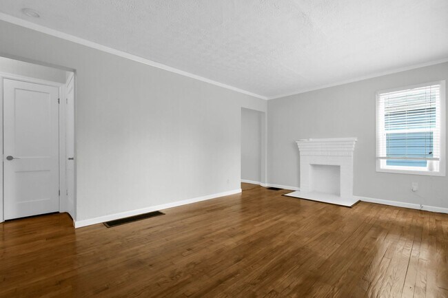 Building Photo - Charming Three-Bedroom Home in the Heart of Columbus!