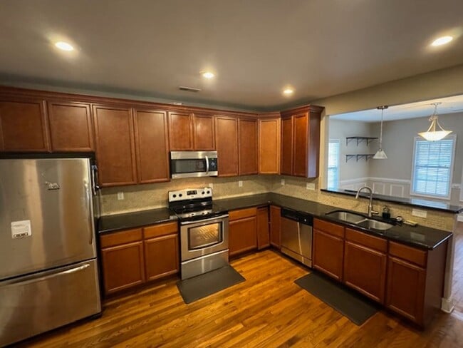 Building Photo - Charming 1925 Craftsman Bungalow in Downto...