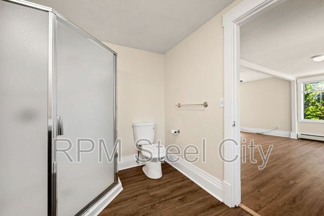 Building Photo - 2125 N Grand Ave