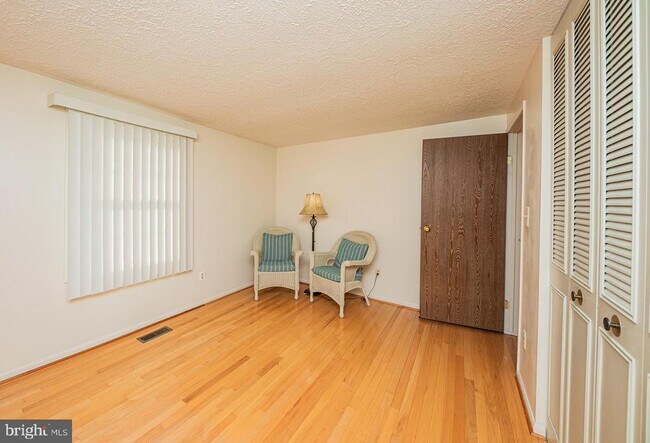 Building Photo - 1803 E Beech Rd