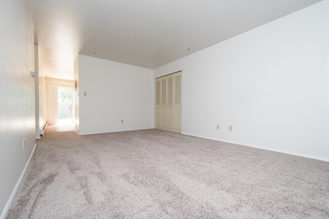 Building Photo - 1720 Azalea Ct