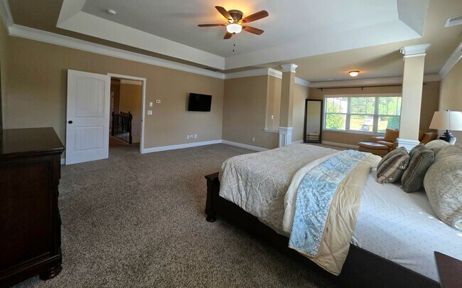 Building Photo - 4 Bedroom/3 Bathroom Plus, Plus, and Plus ...