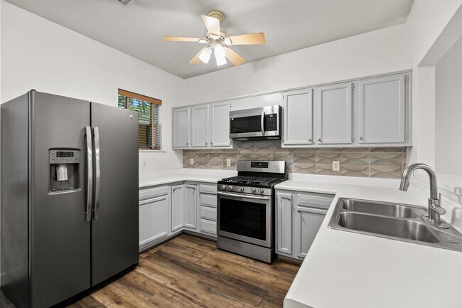 Building Photo - 1912 Shearn St