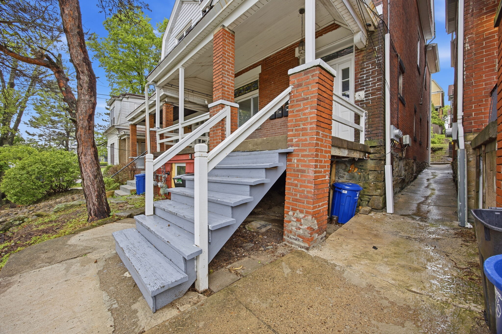 Building Photo - 141 Oneida St