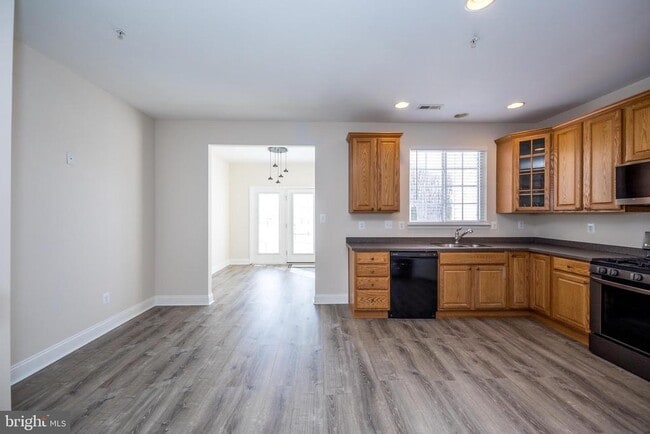 Building Photo - 580 Callander Way