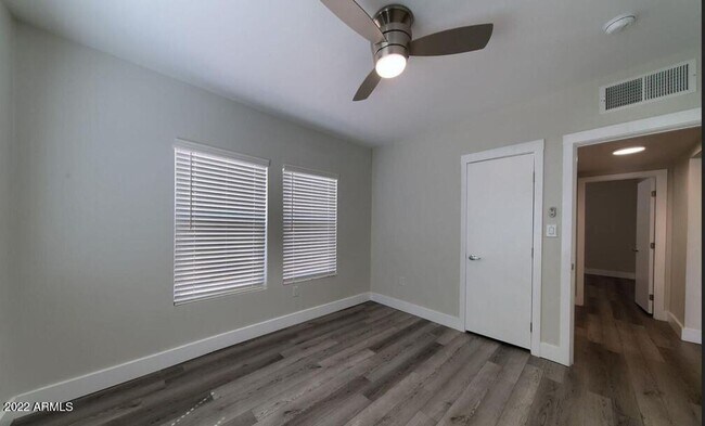 Building Photo - 908 E Pasadena Ave