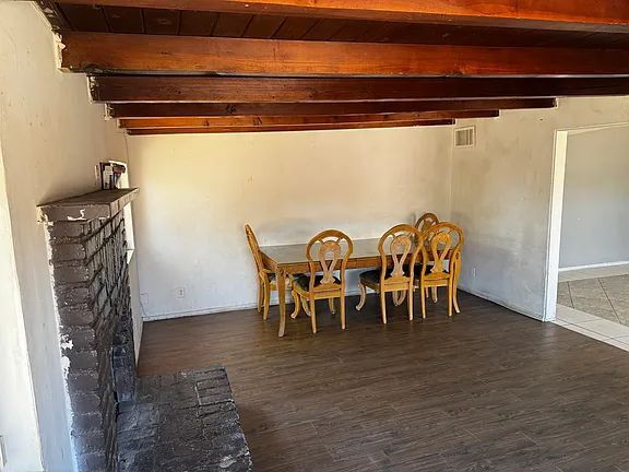Building Photo - Large 5 bedroom single story ranch house