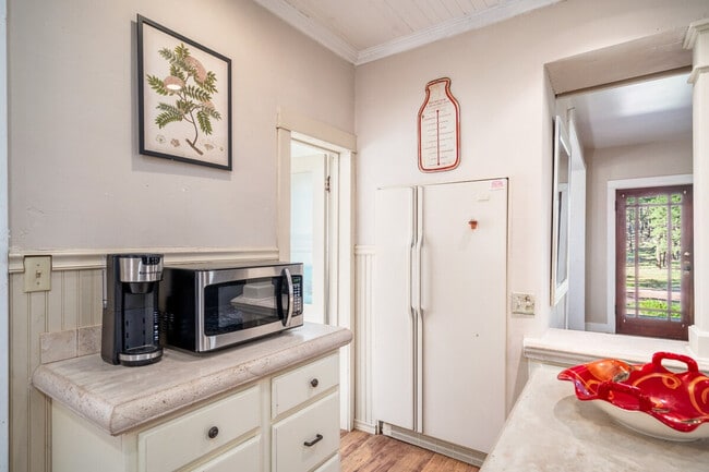 Building Photo - 4955 Hidden Hollow Rd