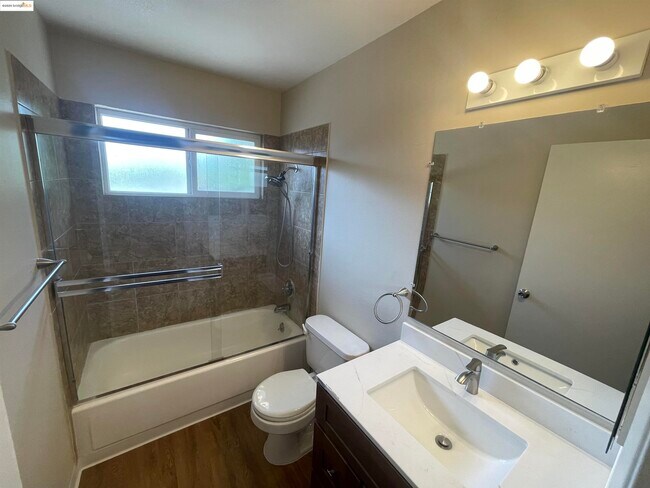 Building Photo - 35 Fountainhead Ct