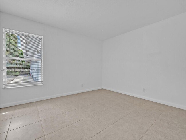 Building Photo - 241 NW 40th St
