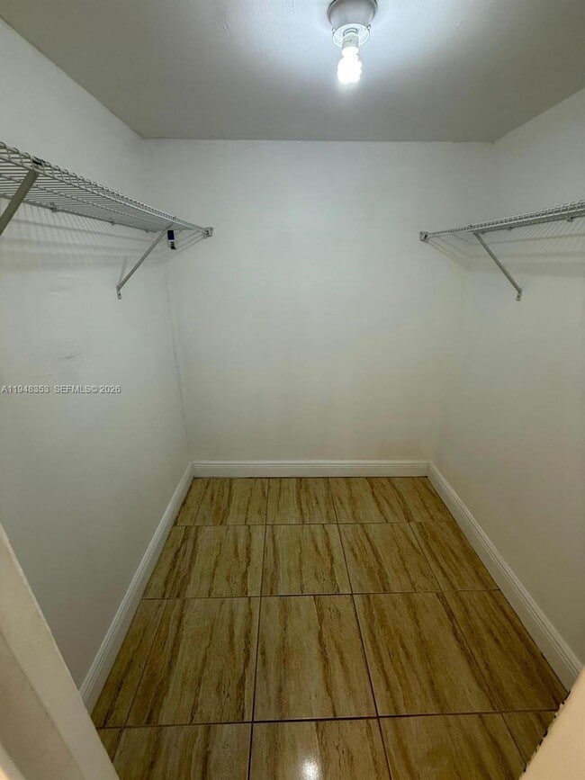 Building Photo - 2025 NE 164th St