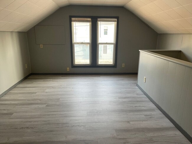 Building Photo - 600 W Lincoln Ave