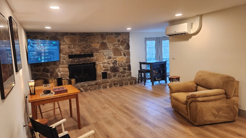 Building Photo - 1704 S Forest Dr