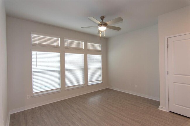 Building Photo - 391 W South St