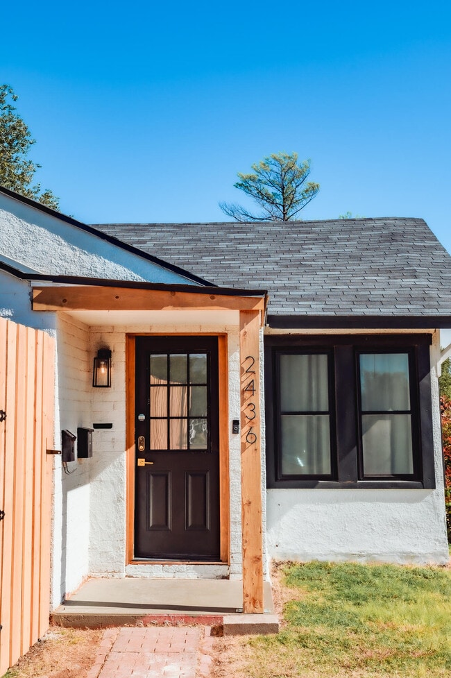 Primary Photo - 2436 24th St