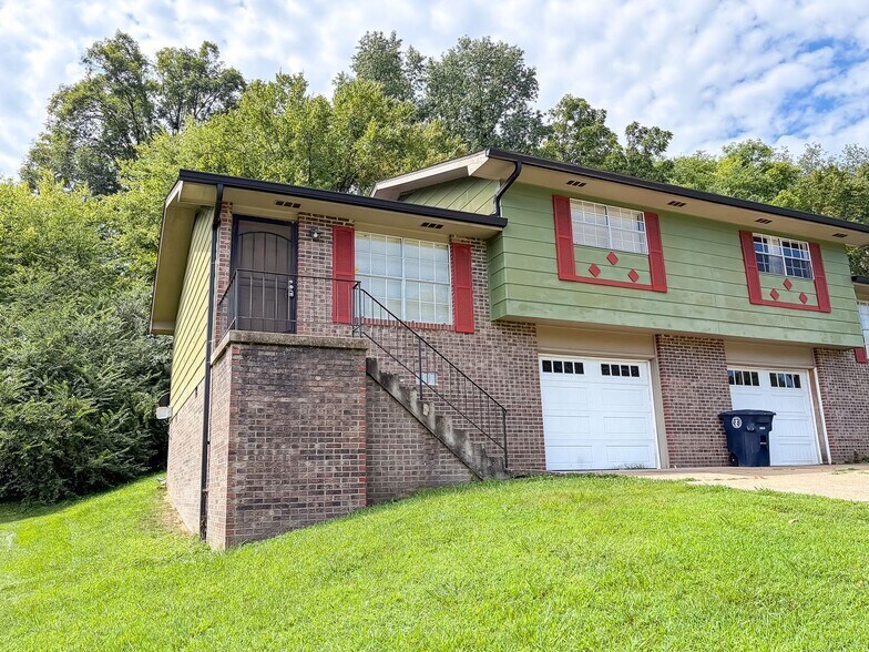 Building Photo - 3640 Missionaire Ave