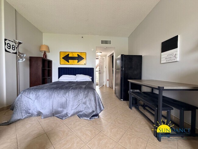 Building Photo - Fully Furnished Condo Unit in Fort Walton Beach!