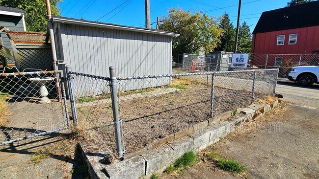 Building Photo - 2109 E Highlands St