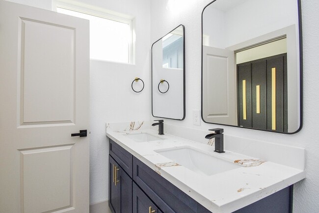 Building Photo - 7973 Joy St