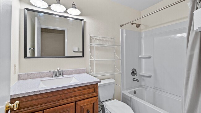 Building Photo - 1623 Oneel Dr