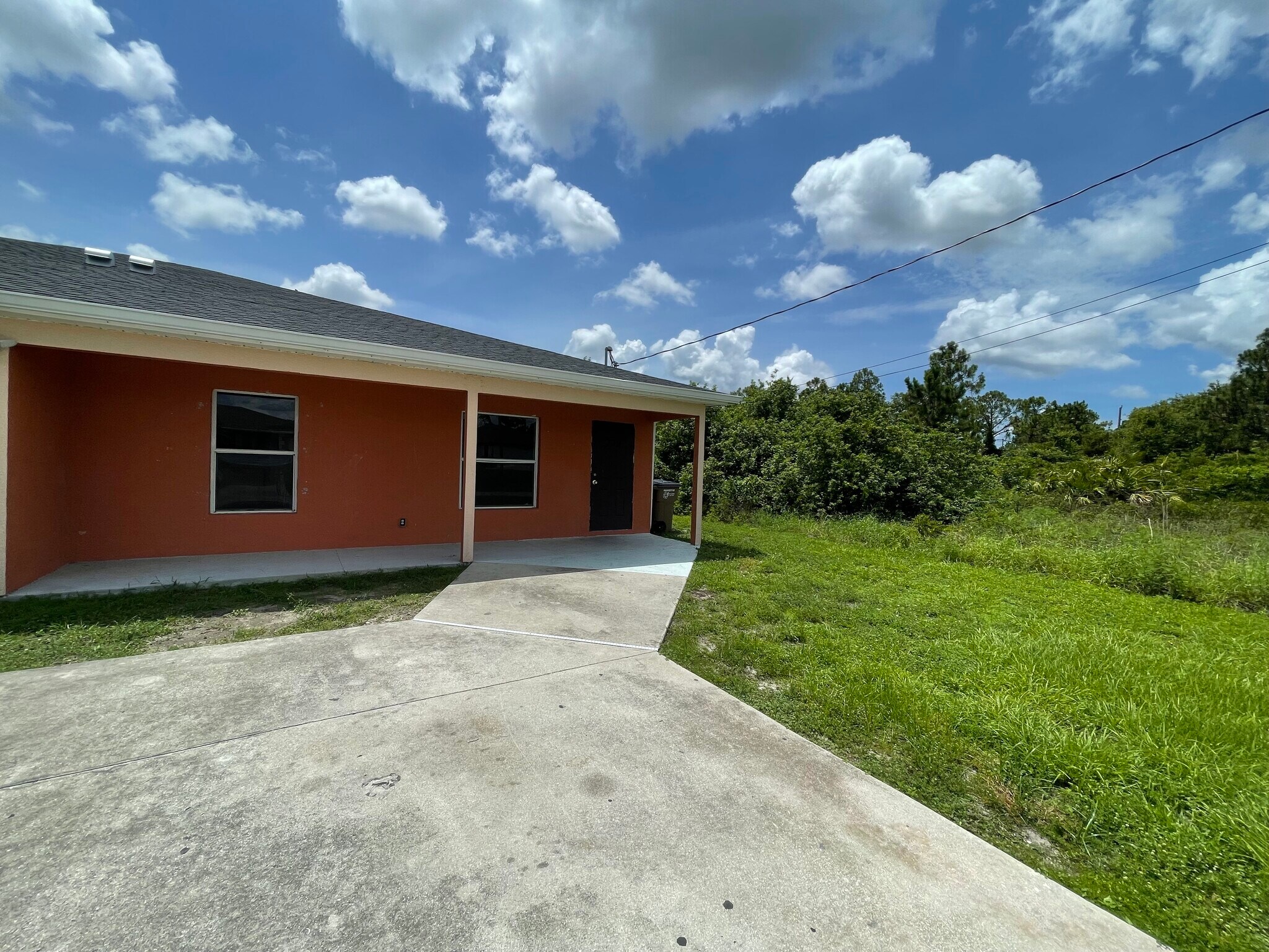 Building Photo - 739 Jack Ave S