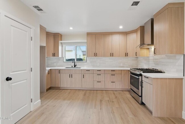 Building Photo - 6708 Riverton Ave