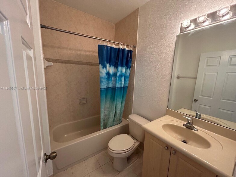 Building Photo - 1406 SE 26th Ct