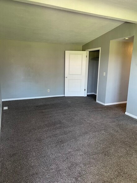 Building Photo - 2750 E Phylbeck Ave