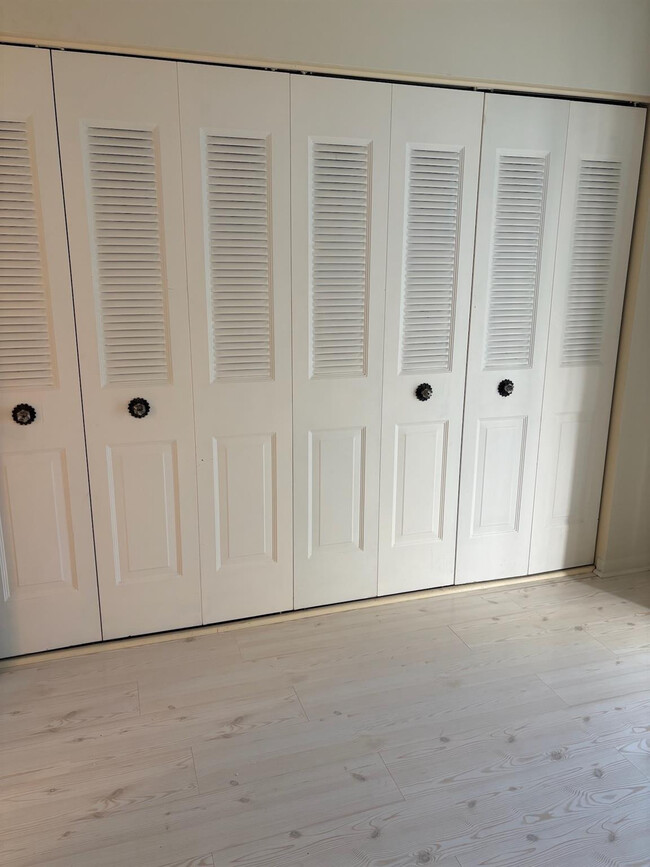 Building Photo - 61 Ashby B