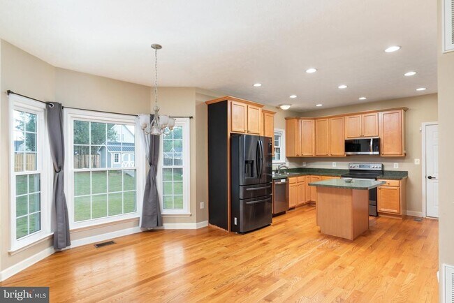 Building Photo - 677 Dellinger Dr