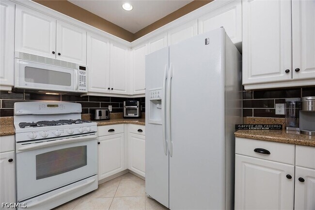 Building Photo - 3240 Cottonwood Bend