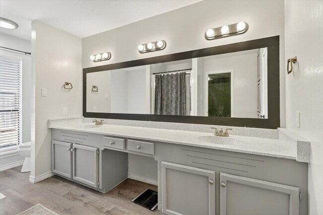 Building Photo - 5410 Fox Run Dr