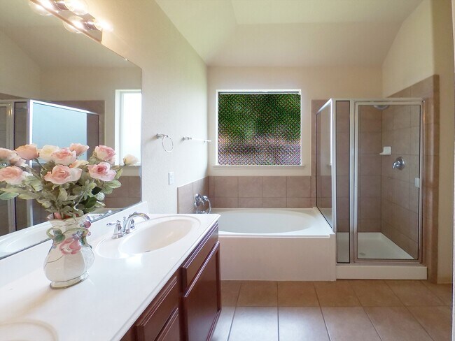 Building Photo - 24510 Avellino Ct