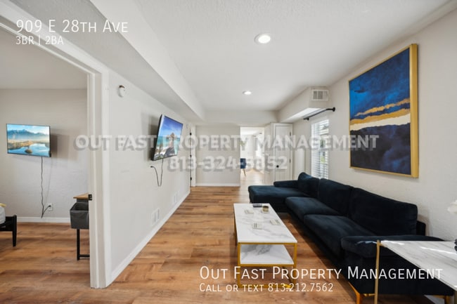 Building Photo - 909 E 28th Ave