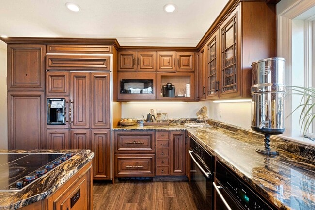 Building Photo - Fully-Furnished Luxurious Home in Nevillewood