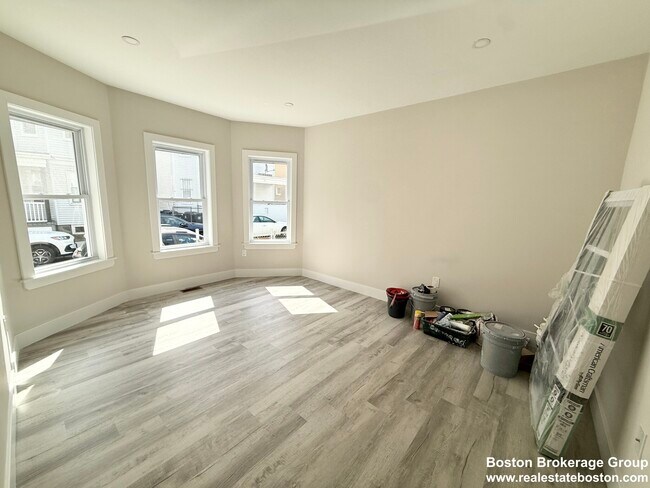 Building Photo - 10 Cawfield St