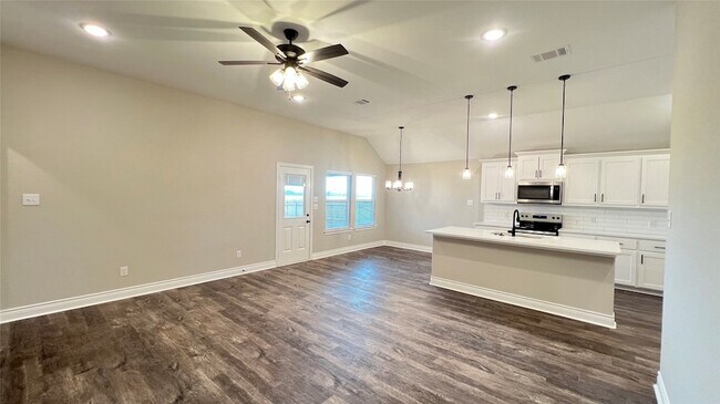 Building Photo - 6110 Coles Ln