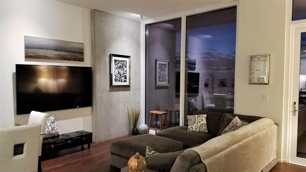 Building Photo - 301 West Ave.