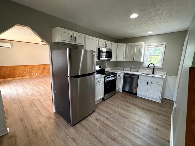 Building Photo - Cute 2 Bedroom / 1.5 Bath home in Penn Tra...