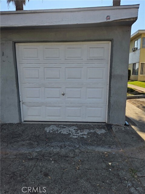 Building Photo - 308 N Camellia Ave