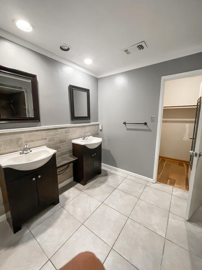 Building Photo - 1358 Westgreen Blvd