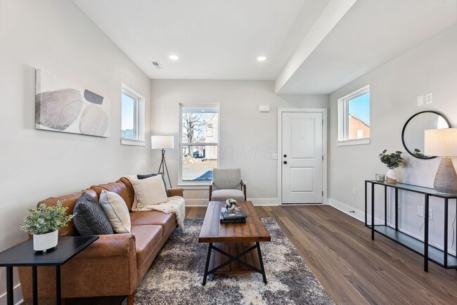 Building Photo - 283 N 18th St