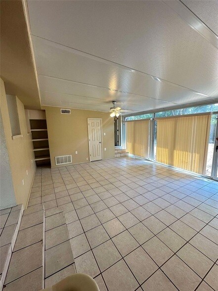 Building Photo - 2022 Wesley Dr