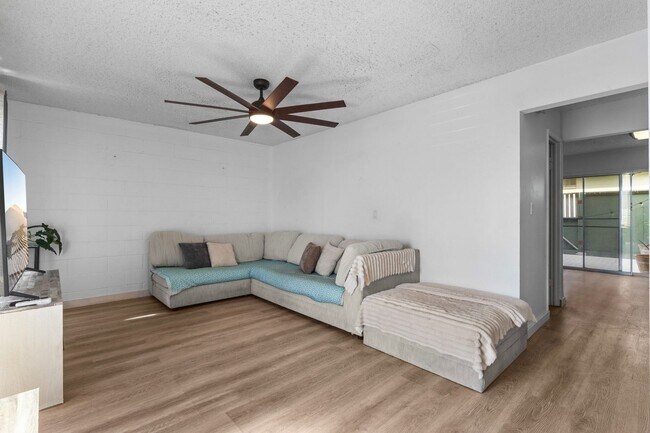 Building Photo - Spacious 3-Bedroom Townhome Across from Pearlridge – Available April 5