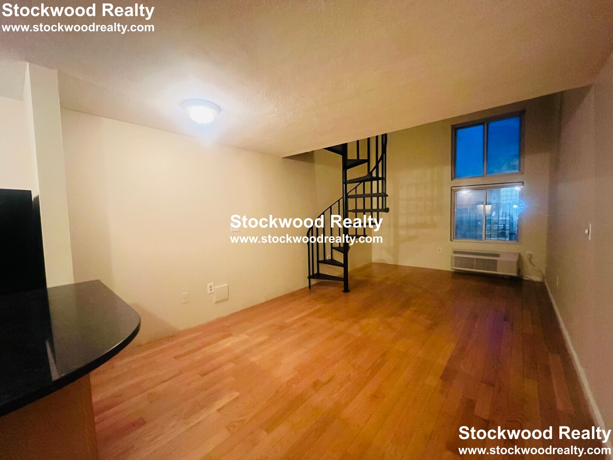 Building Photo - 382 Dorchester St