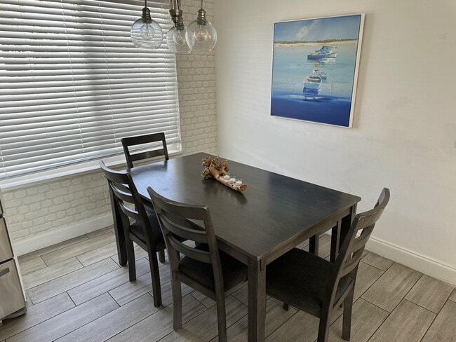 Building Photo - 1258 Beach Rd