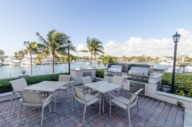 Building Photo - 1 Las Olas Cir