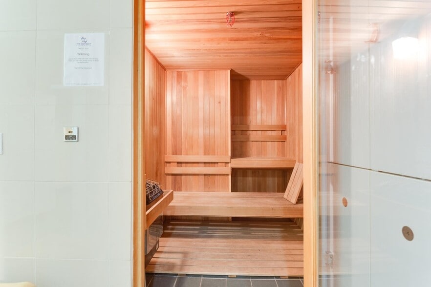 Sauna - 2001 15th St North
