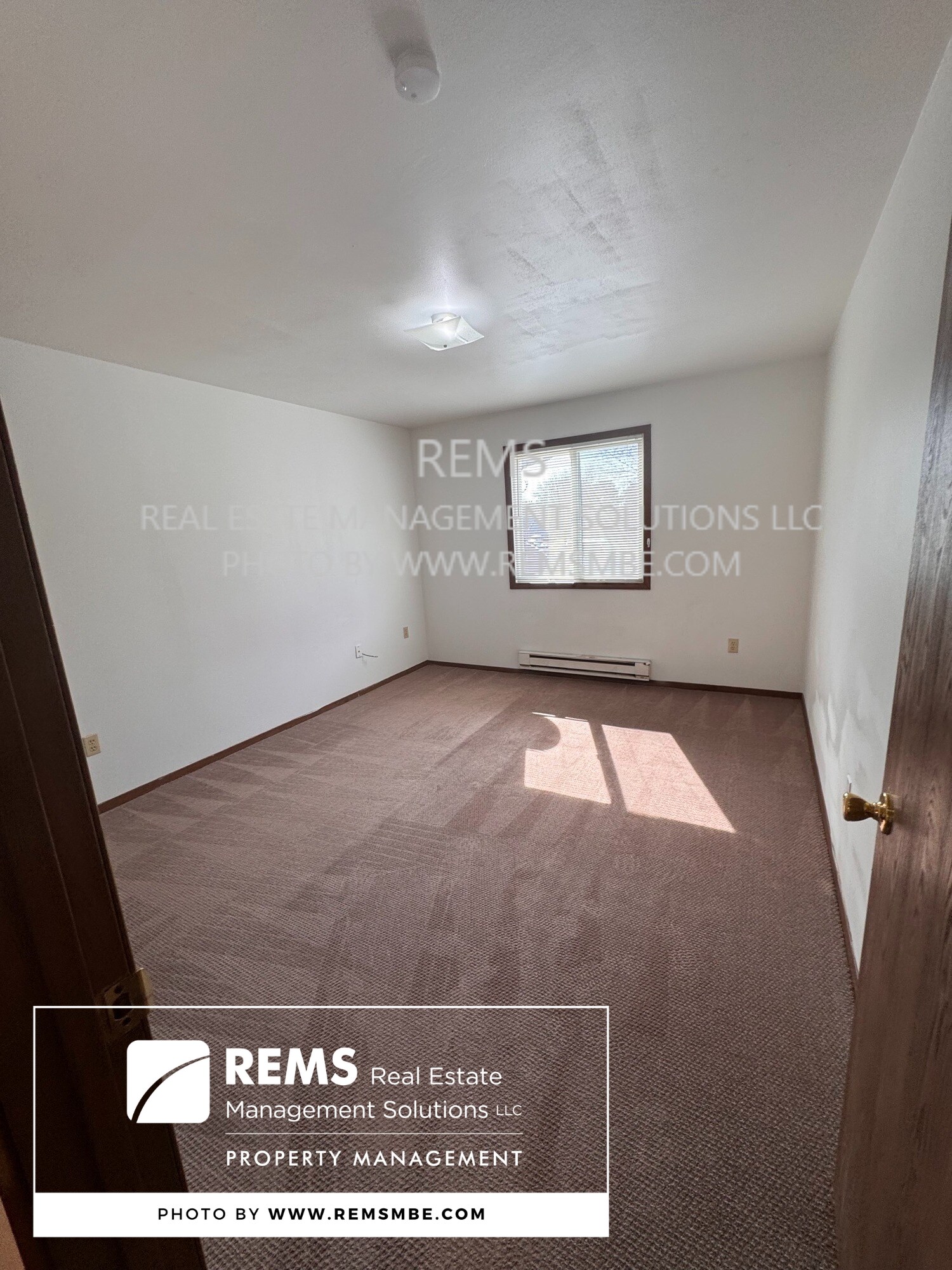 Building Photo - 554 E Slifer St