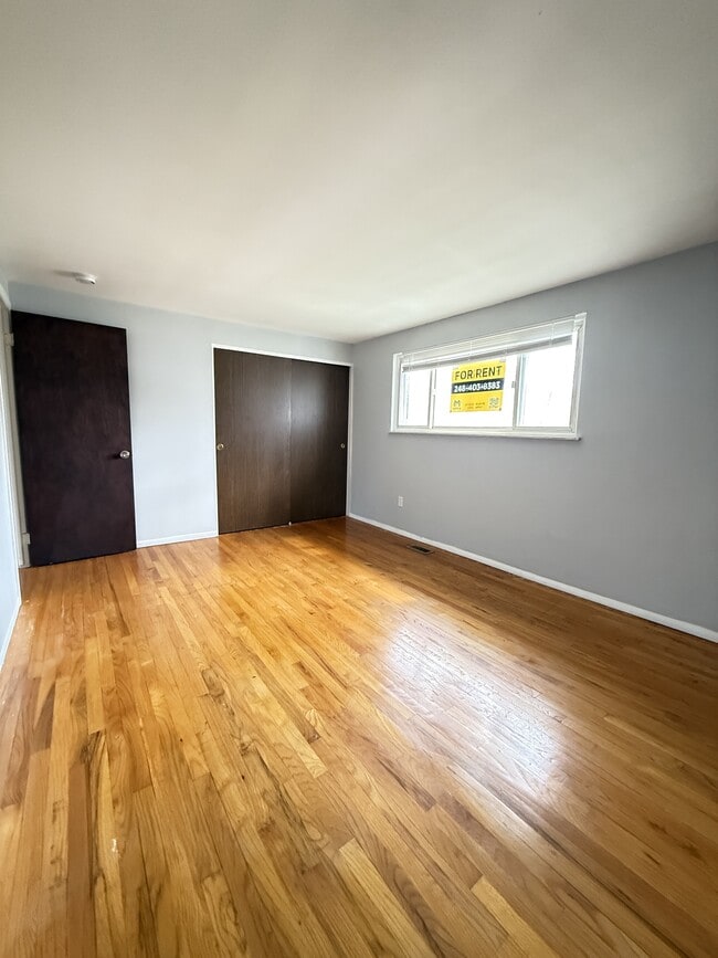 Building Photo - 176 N Christine Cir